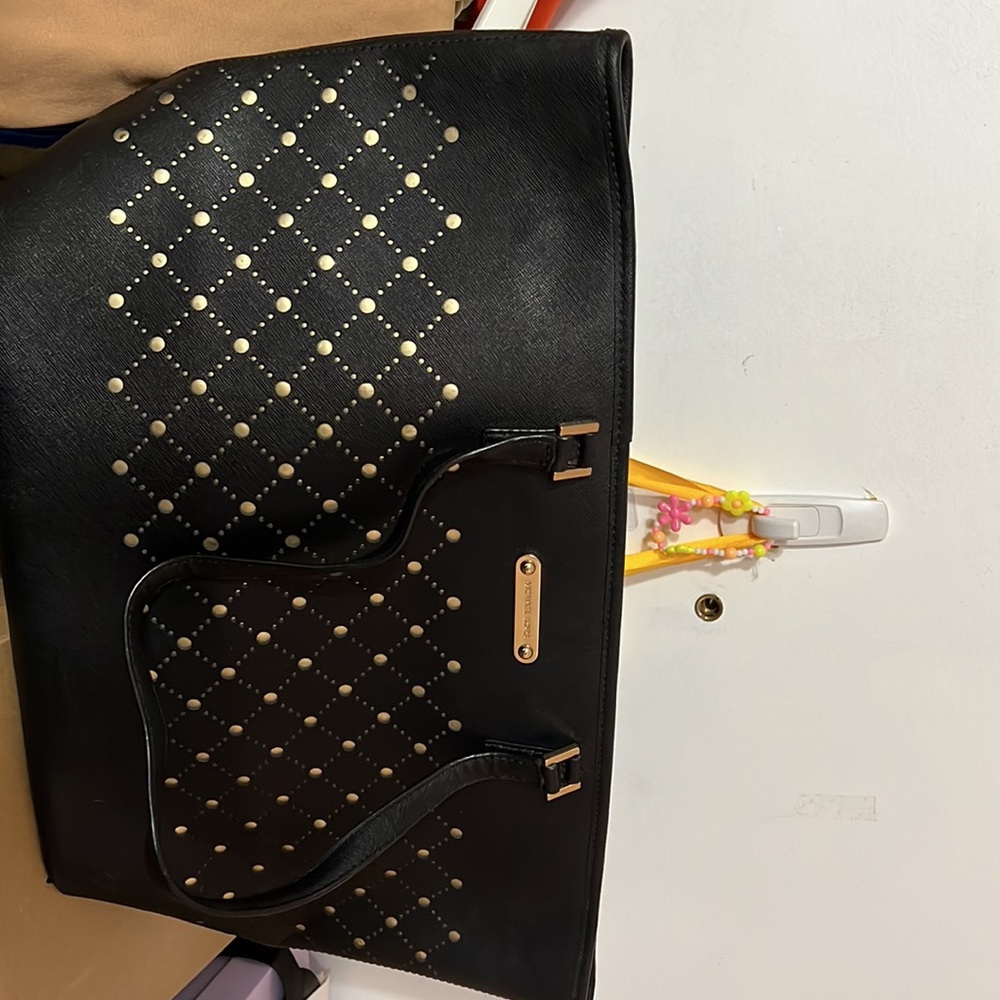 Tote bag with zipper